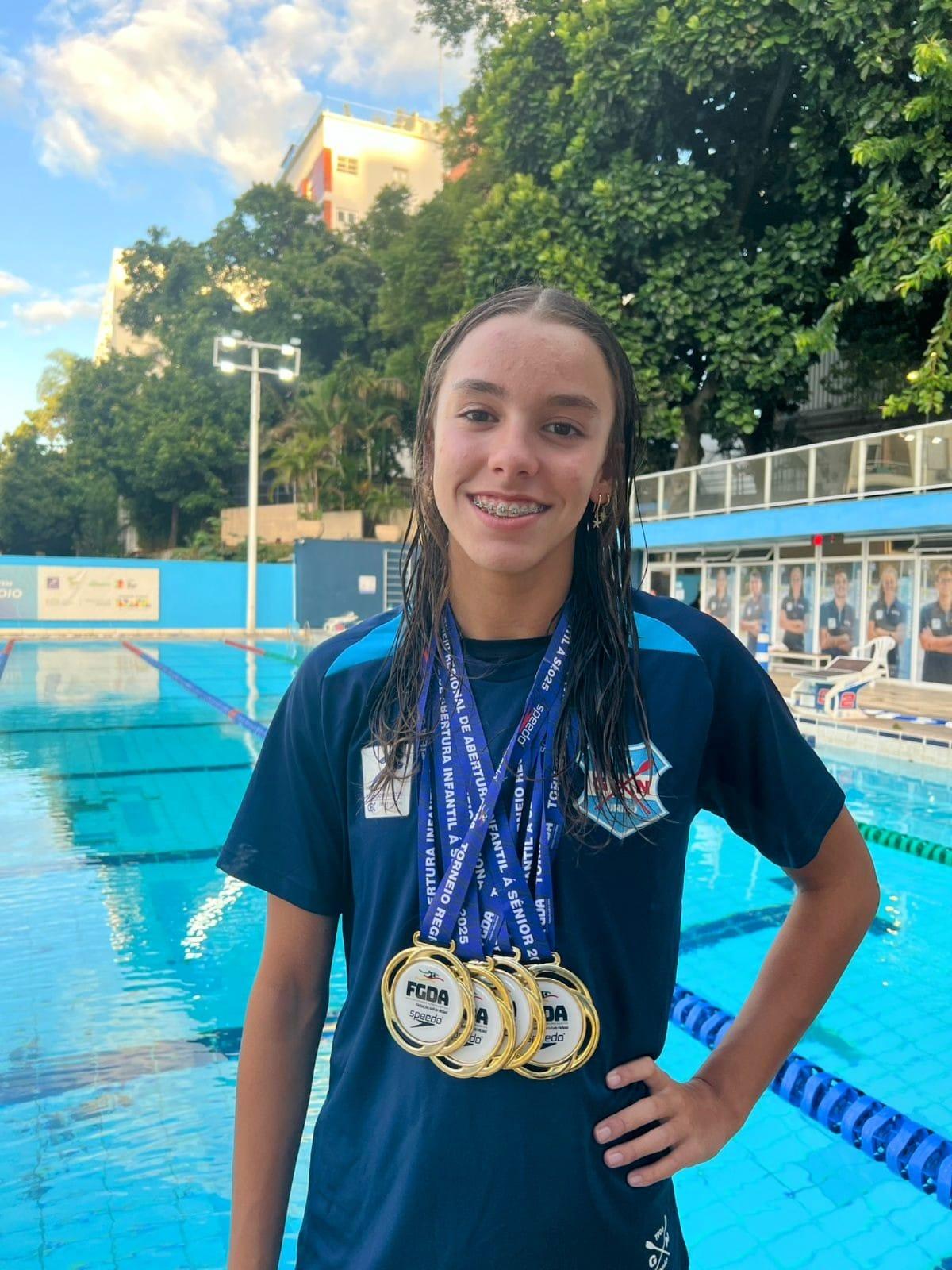 Aluna é convocada para seleção brasileira e se destaca na natação