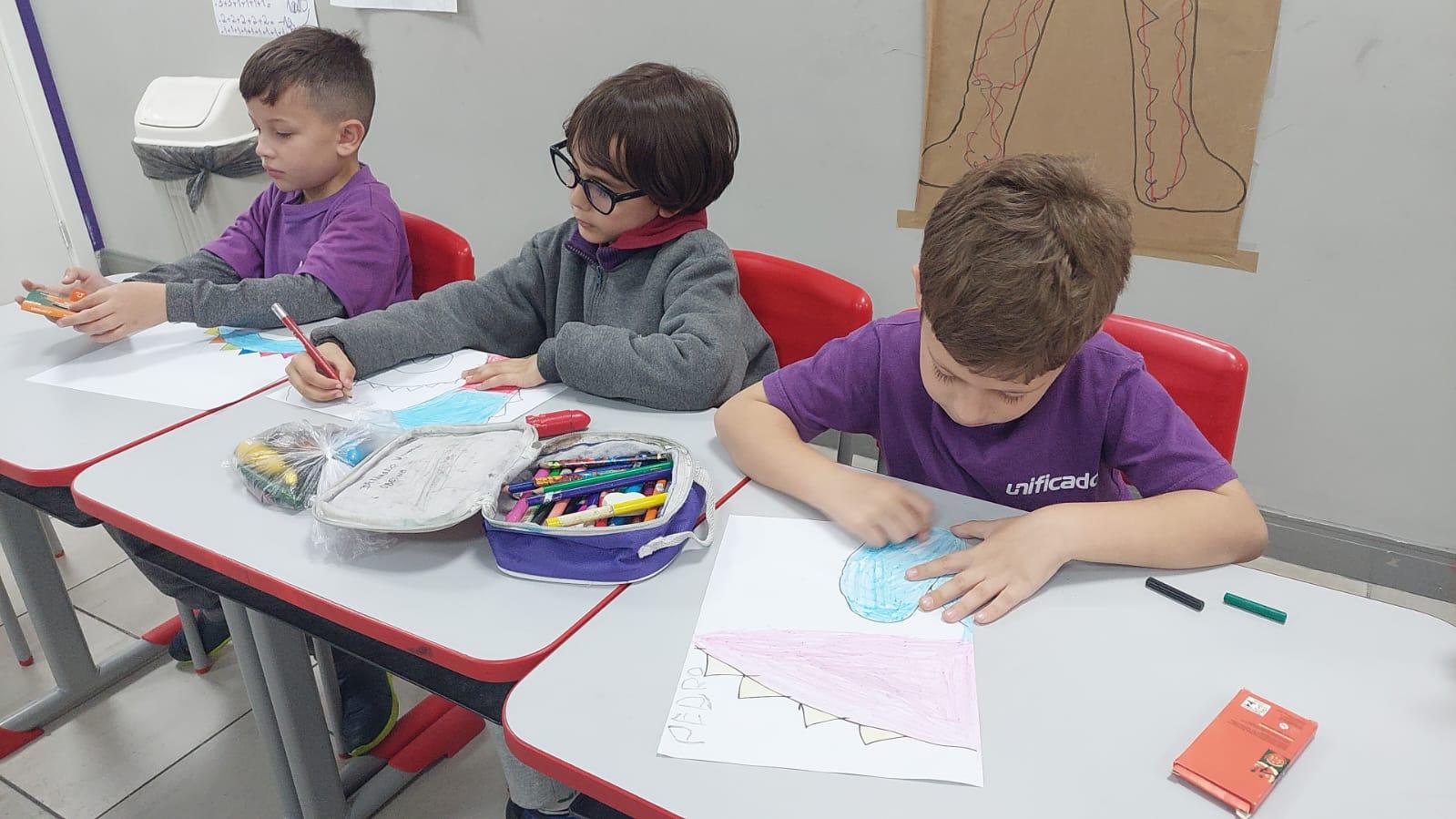 Entre cores e sentimentos: atividade com livro de Ruth Rocha encanta alunos do 1º ano